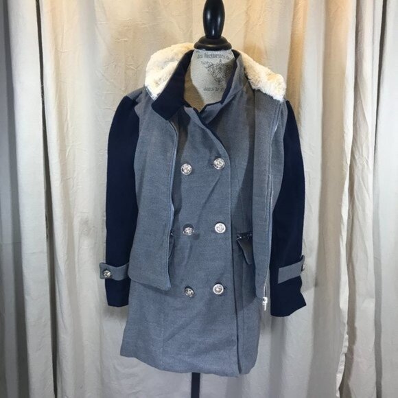 Double-Breasted Hooded Coat With Faux Fur Lining & Button Details Peacoat  nwot - Picture 7 of 14